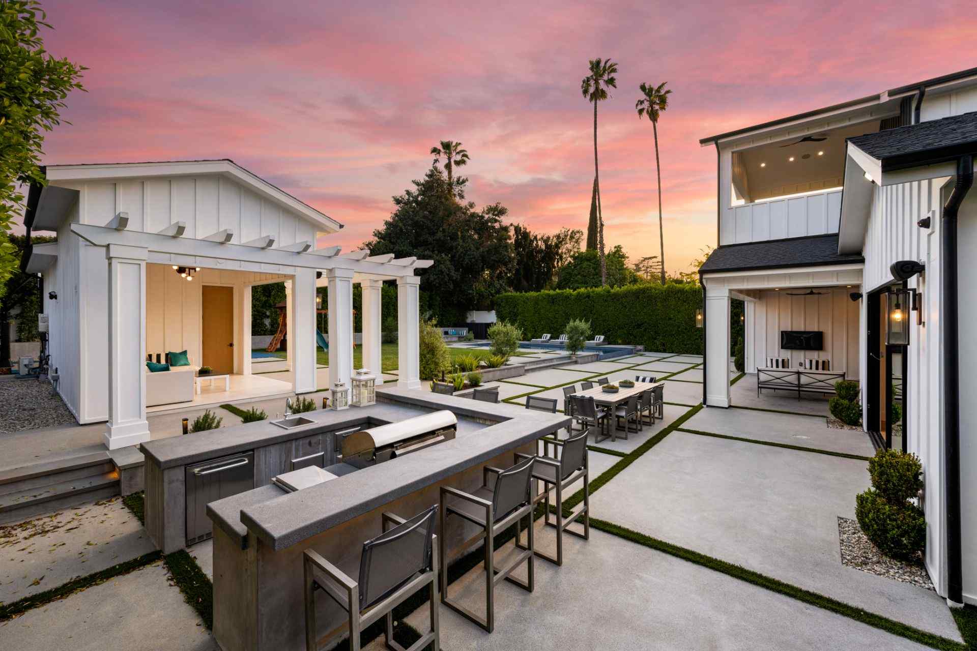 Outdoor Kitchens (6)